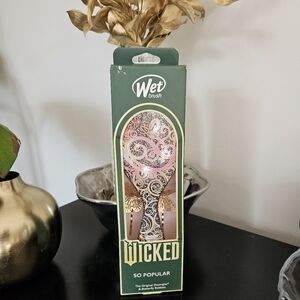 Wicked Wet Brush Hairbrush With Butterfly Bobby pins